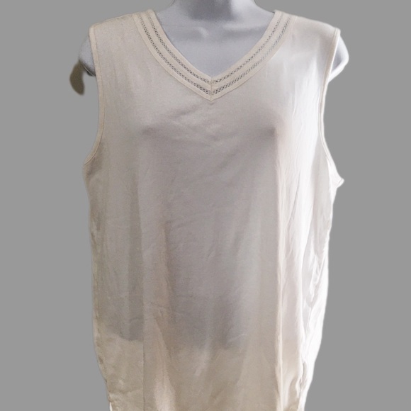 Elegant Cream Sleeveless Top - Picture 2 of 3